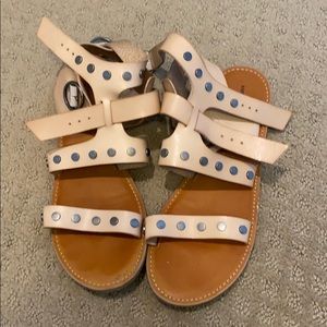 AE size 9 women’s strappy sandal